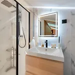 Le Napoleon Chic Et Moderne, L'endroit Parfait Au Coeur De La Banane